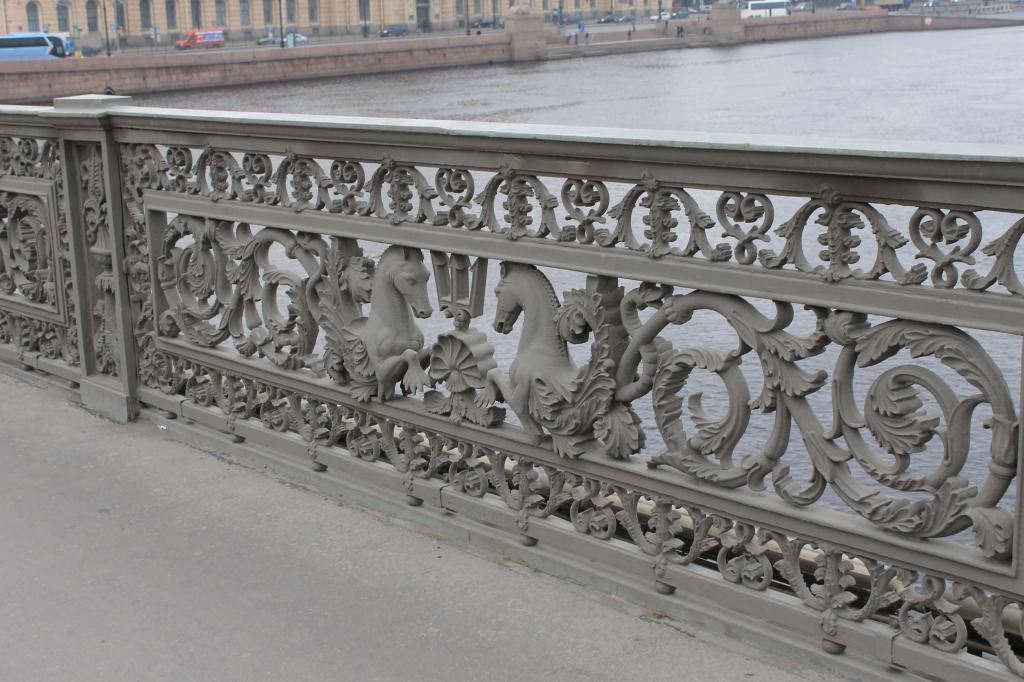 Парапет Благовещенского моста